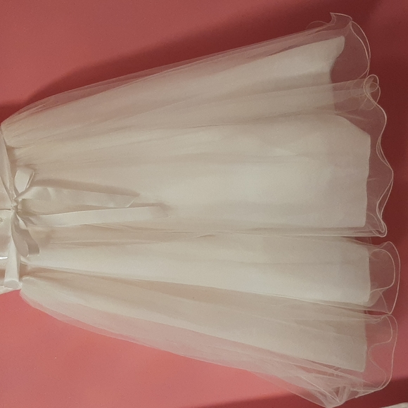 Girls  Size 7 beautiful white dress - Picture 6 of 6